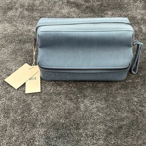 Gap x Bèis denim Dopp kit.